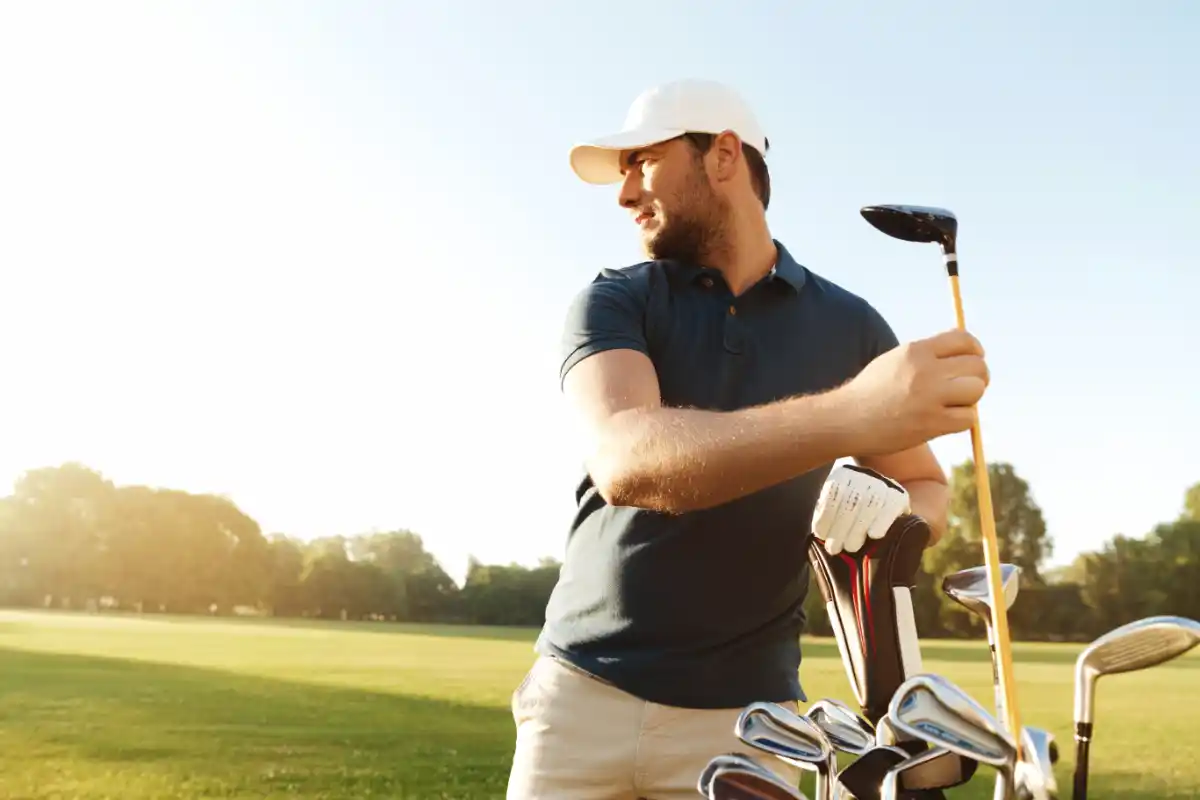 Golfare på en golfbana